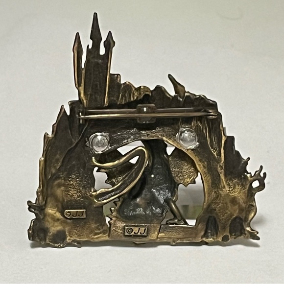 SOLD Signed J.J Jonette vintage dragon castle pin Artifacts - Picture 7 of 8